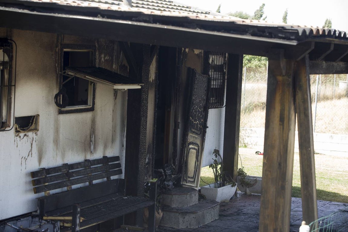 Fotos: Así ha quedado la vivienda arrasada por el fuego en El Palmar