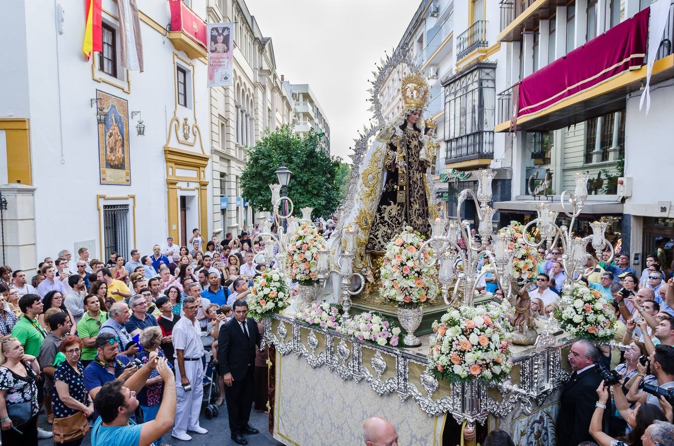 La procesión de la Virgen del Carmen del Santo Ángel, en imágenes