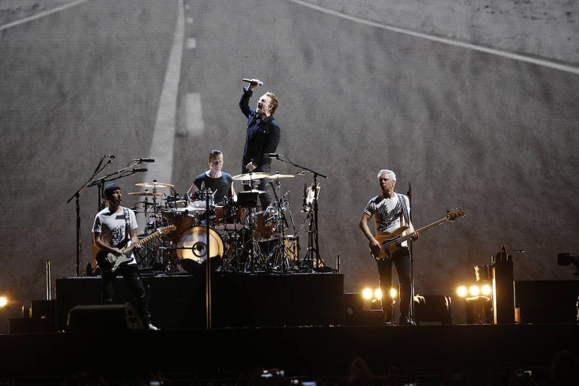 En imágenes: U2 conquista Barcelona al ritmo de su legendario «The Joshua Tree»