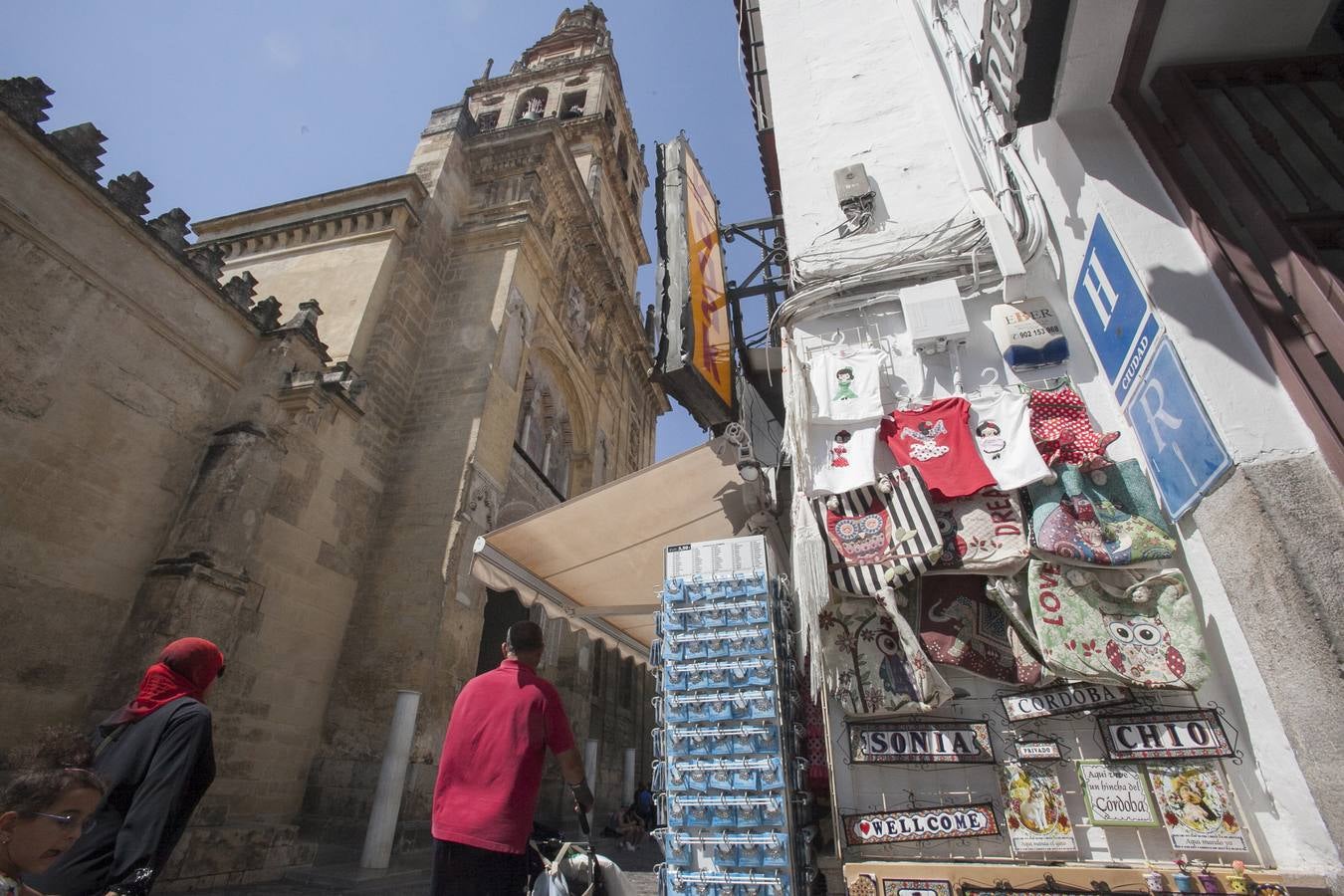 Los tenderetes de la Judería de Córdoba, en imágenes