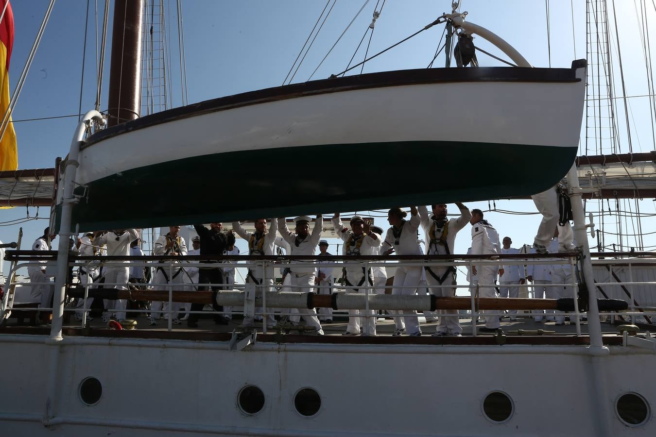 El buque regresa a Cádiz tras su 89º crucero de instrucción