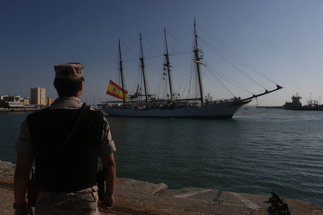 El buque regresa a Cádiz tras su 89º crucero de instrucción