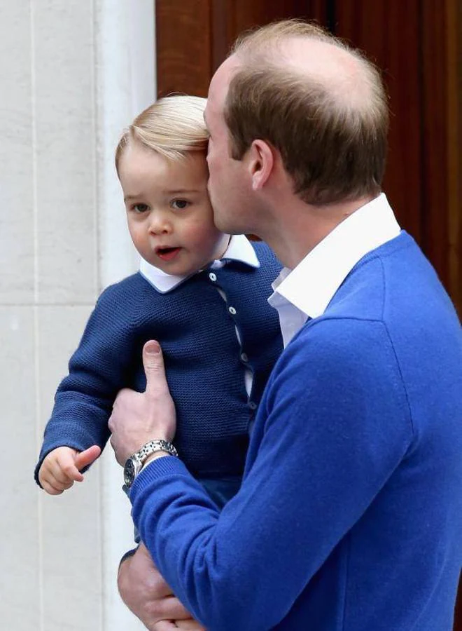 Jorge en brazos de su padre, el Príncipe Guillermo