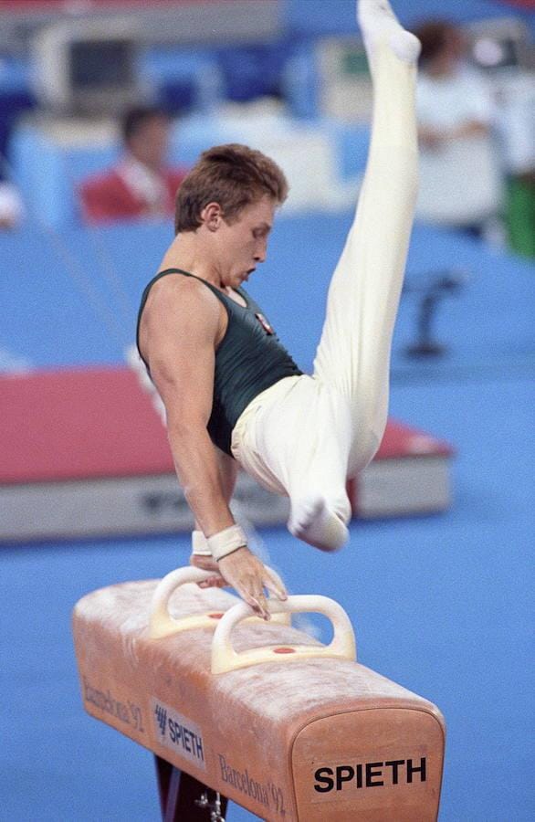Vitaly Scherbo en su participación en potro con arcos en la final por equipos de gimnasia artística masculina. Scherbo ganó seis medallas de oro en los Juegos Olímpicos de Barcelona 1992 representando al Equipo Unificado, algo que no ha conseguido ningún otro gimnasta en la historia. Efe