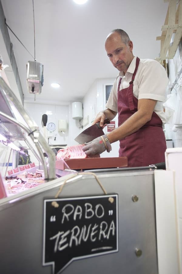 Los puestos vacíos en los mercados de abastos de Córdoba, en imágenes