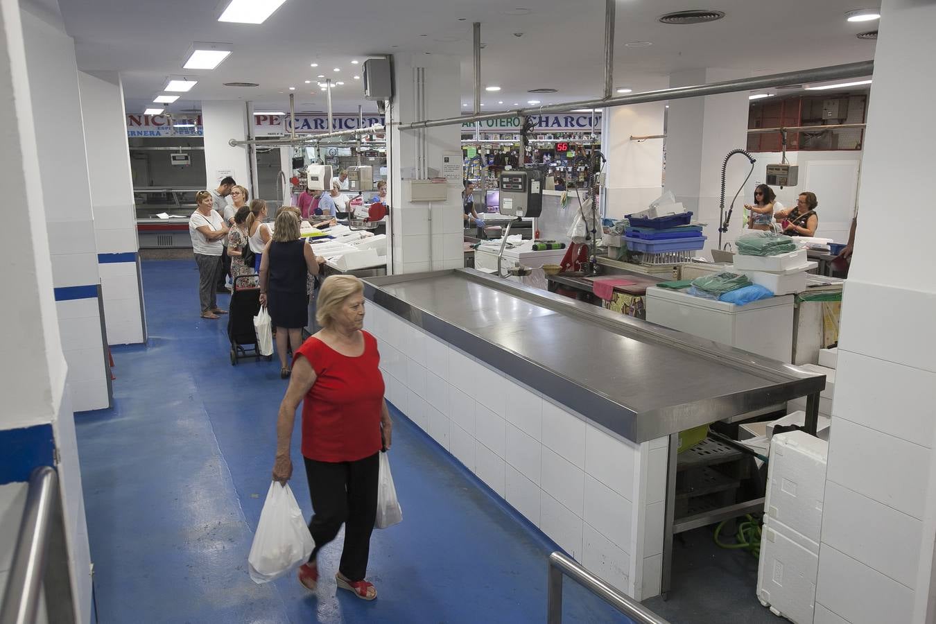 Los puestos vacíos en los mercados de abastos de Córdoba, en imágenes