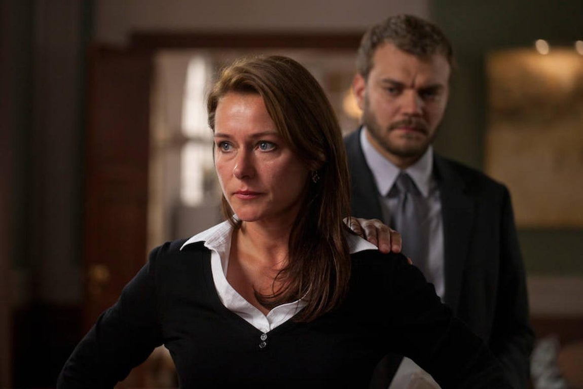 Borgen (Dinamarca, 2010-2013). 3 temporadas. 30 episodios. La serie de televisión que colocó en el mapa internacional a su protagonista, Sidse Babett Knudsen («Westworld»). Podría decirse que es «El ala oeste de la Casa Blanca» de Dinamarca. La ficción gira en torno a la Primera Ministra del país, Birgitte Nyborg, la primera mujer en ostentar tal cargo. «Borgen» muestra la vida profesional y personal de su protagonista. Duración de los episodios: una hora aproximádamente.