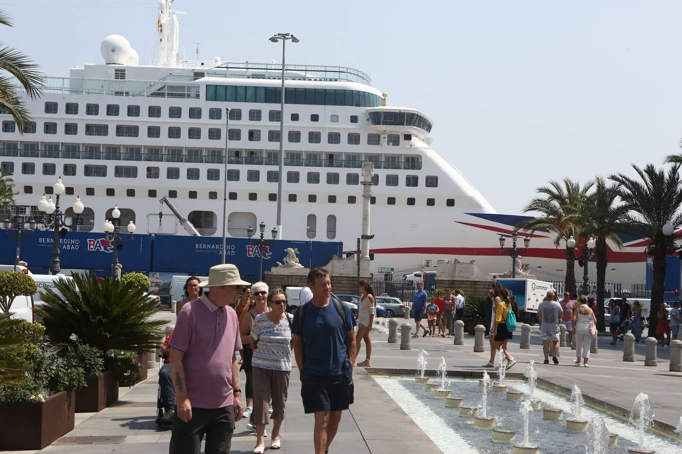 Más de 17.000 personas llegan a la ciudad en cuatro grandes cruceros