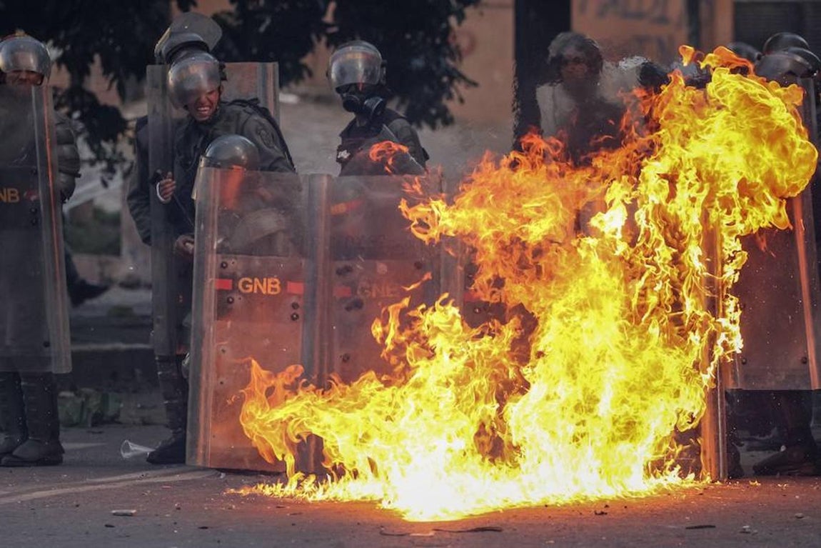 En la segunda jornada de manifestaciones se han recrudecido los enfrentamientos, aunque durante el primer día de huelga ya hubo un primer fallecido. Efe