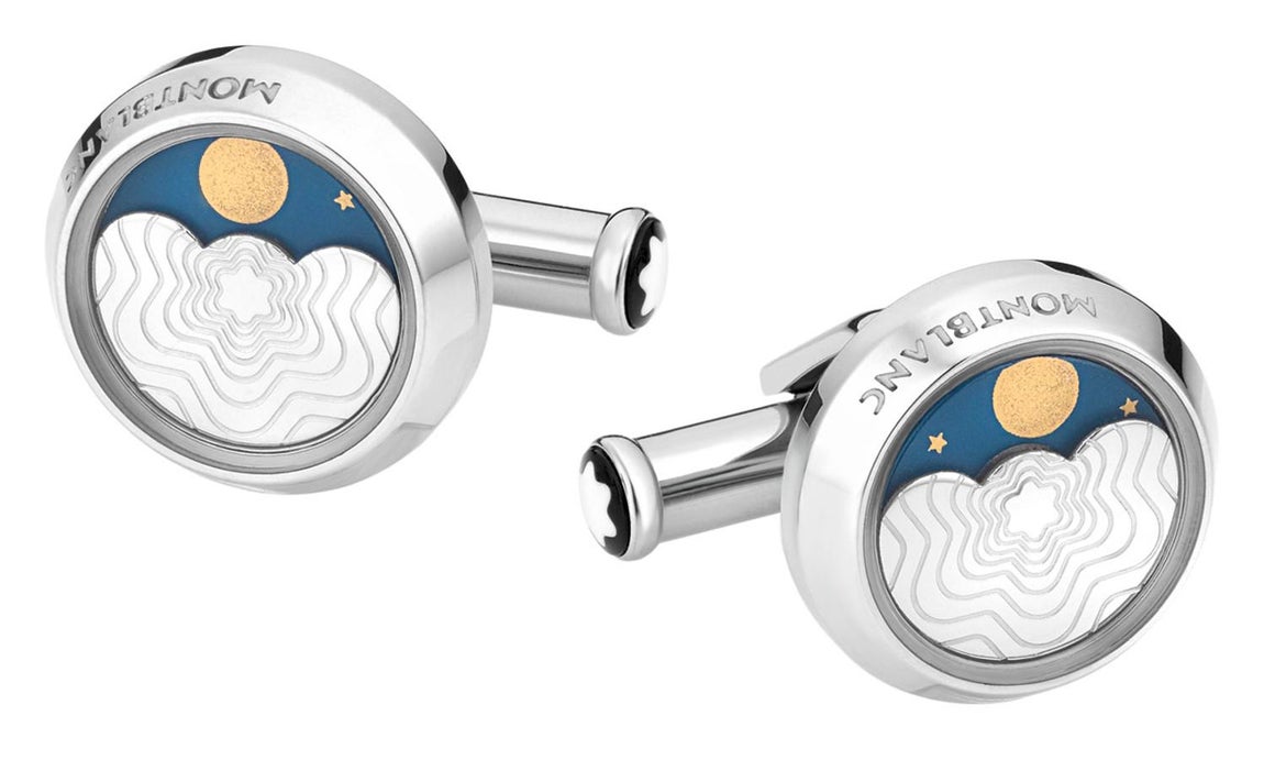 Acero relojero. Los gemelos Horlogerie celebran la sobriedad y la elegancia. La eterna forma redonda de acero puede ajustarse manualmente en función de la fase lunar del momento gracias a un mecanismo de clic, creando una joya que luce todo el estilo Montblanc. Y el detalle que no podía faltar, la estrella de Montblanc en el pasador.