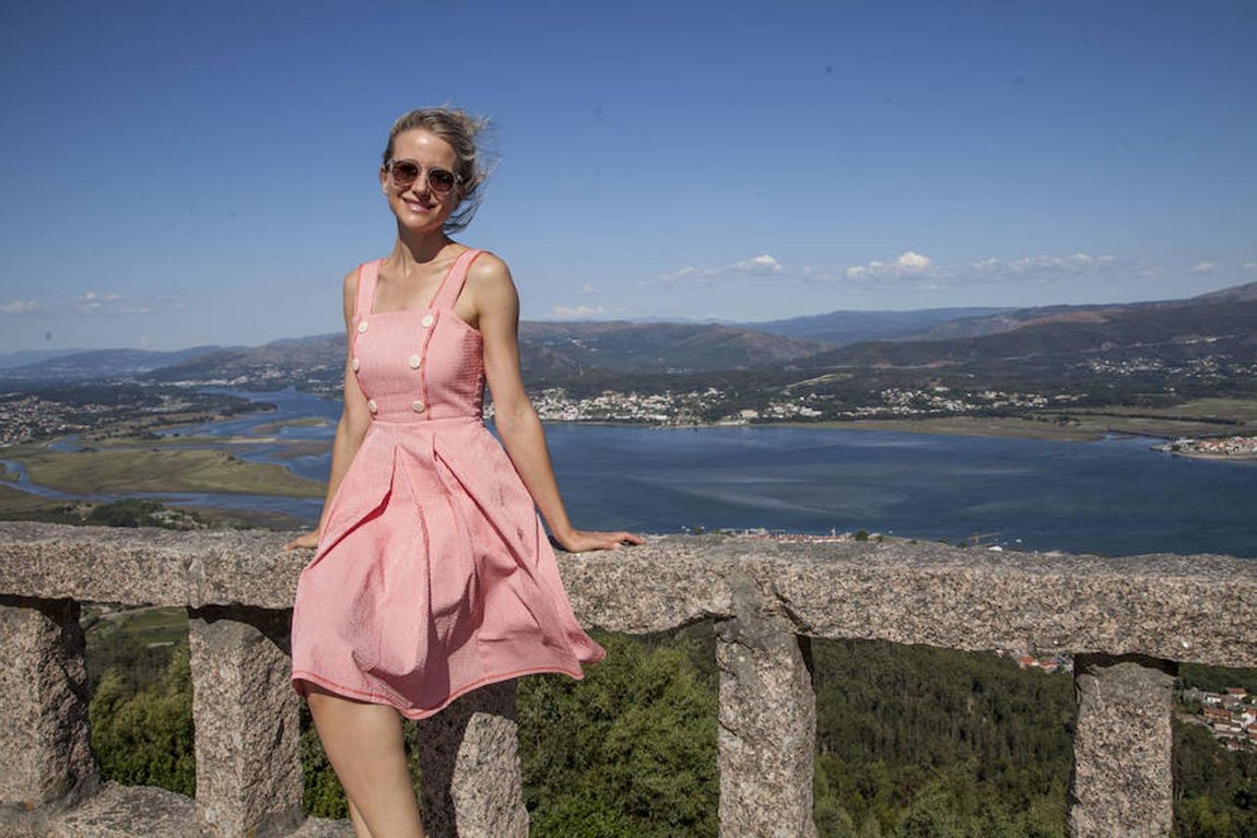 María de León visita las Islas Cíes como embajadora del nuevo Peugeot 5008