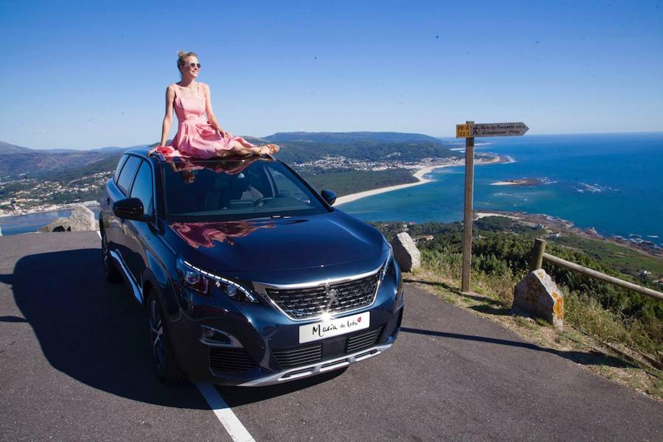 María de León visita las Islas Cíes como embajadora del nuevo Peugeot 5008