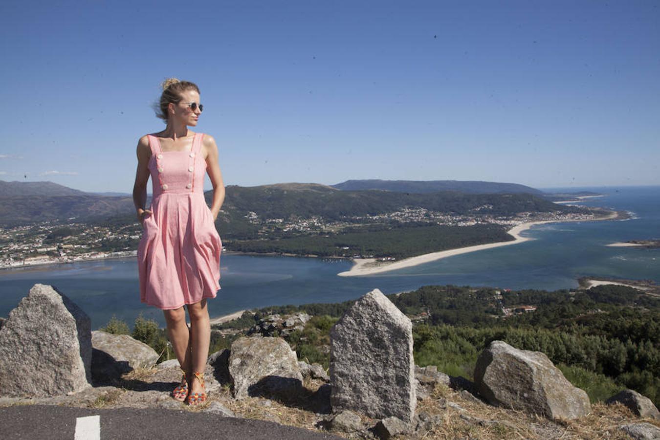 María de León visita las Islas Cíes como embajadora del nuevo Peugeot 5008