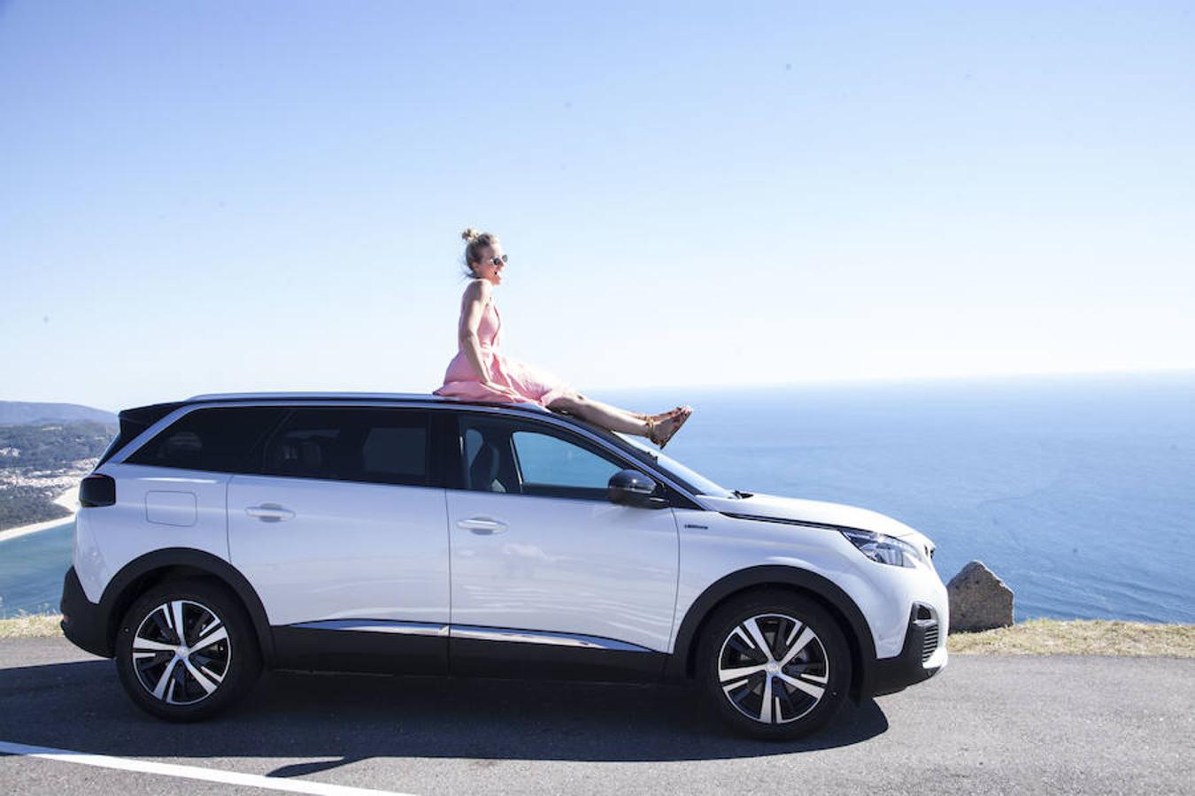 María de León visita las Islas Cíes como embajadora del nuevo Peugeot 5008