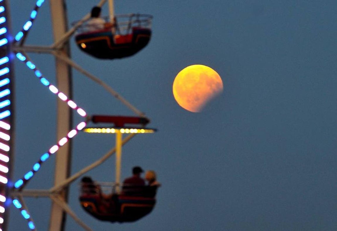 El eclipse visto en la ciudad polaca de Szczecin. 