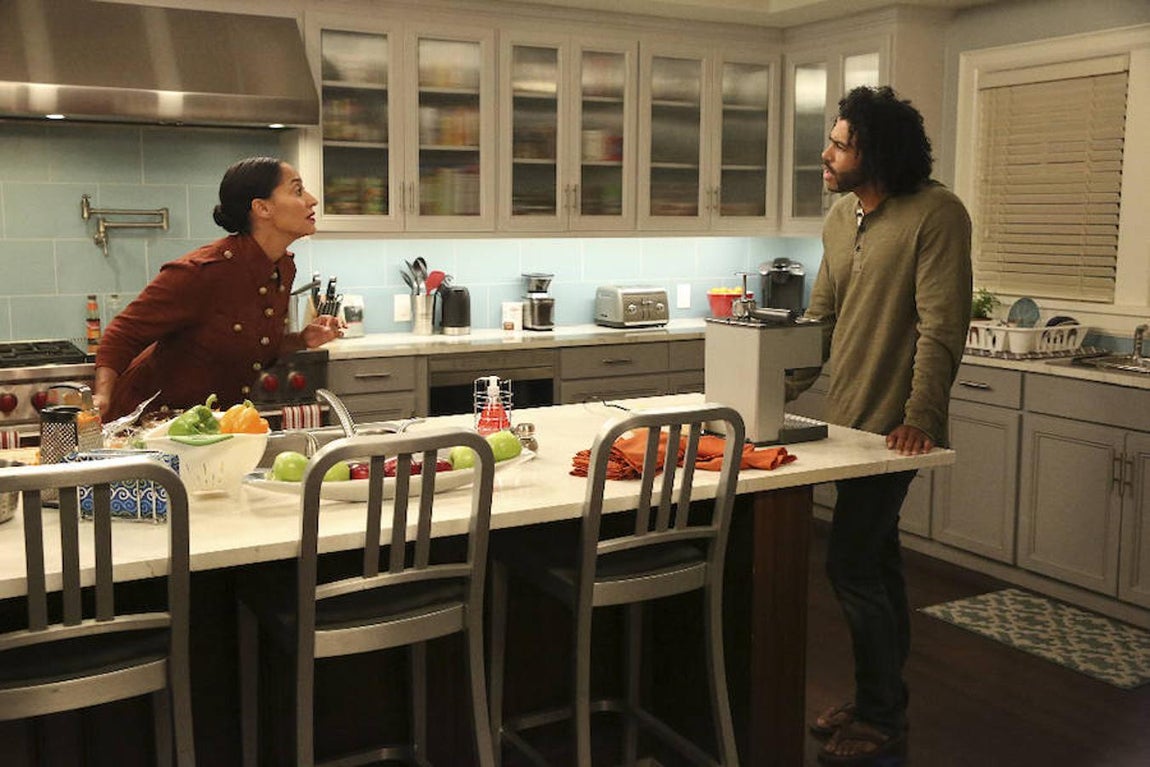 Daveed Diggs. Este otoño se estrena en el cine con «Wonder», dirigida por Stephen Chbosky («Las ventajas de ser un marginado») y repleta de actores de primera fila como Julia Roberts, Owen Wilson, Jacob Tremblay, Mandy Patinkin y Sonia Braga. Procedente de la obra de teatro musical «Hamilton» (una verdadera sensación en Estados Unidos), ha participado en ficciones televisivas como «The get down», «Black-ish» (foto) y «Unbreakable Kimmy Schmidt». Asimismo, formará parte de la versión televisiva de la película «Snowpiercer».