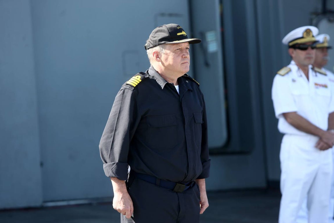 Emotiva llegada del buque Galicia a Rota