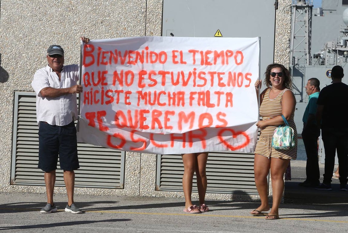 Emotiva llegada del buque Galicia a Rota