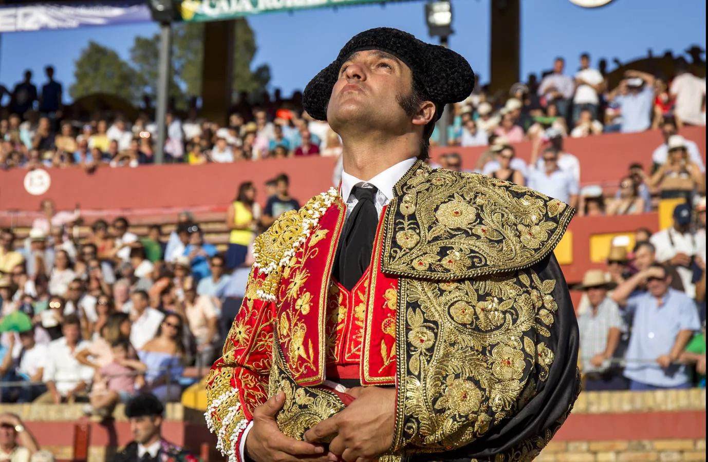 Morante de la Puebla haciendo el paseíllo en la plaza de toros de Huelva durante las recientes Colombinas