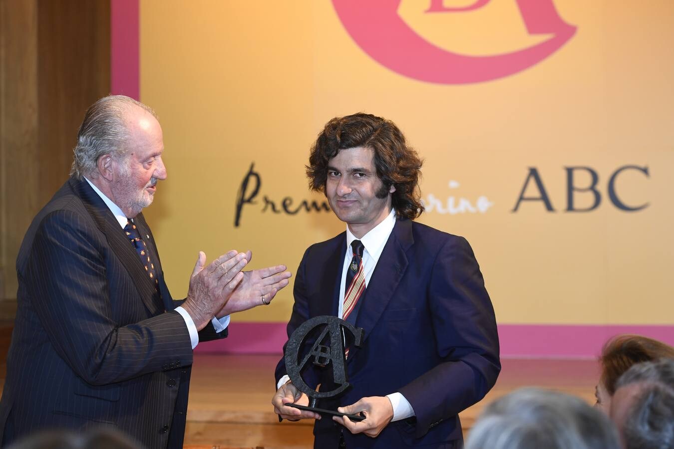 Morante de la Puebla recibe el Premio Taurino de ABC de manos de Su Majestad el Rey Don Juan Carlos I