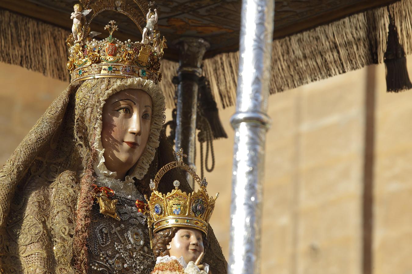 Calurosa bienvenida a la Virgen de los Reyes
