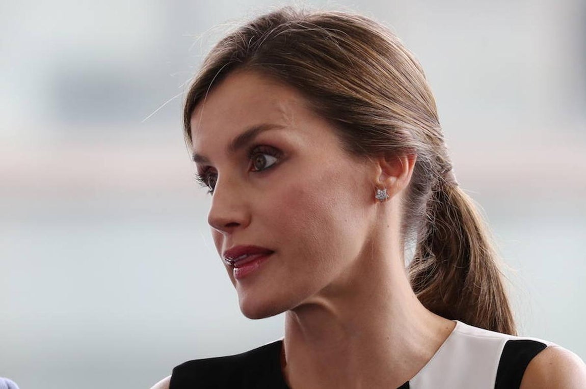 La Reina a su llegada al Hospital del Mar de Barcelona donde visitaron a los heridos ingresados en ese centro tras el atentado terrorista en Barcelona. 