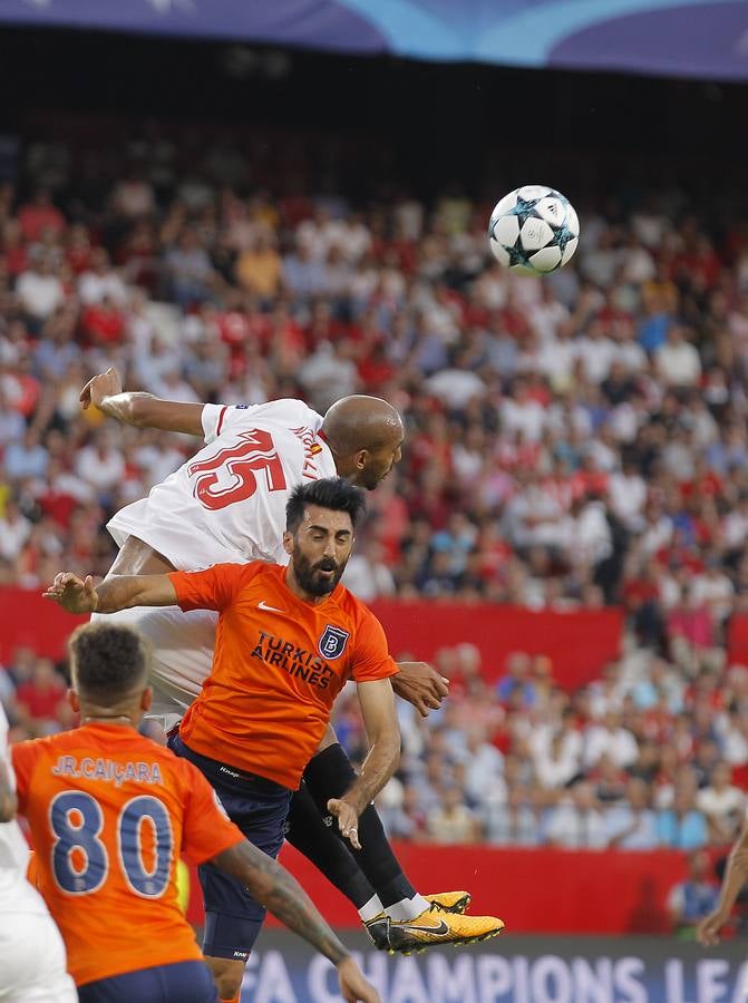 El encuentro entre el Sevilla FC y el Istambul Basaksehir, en imágenes