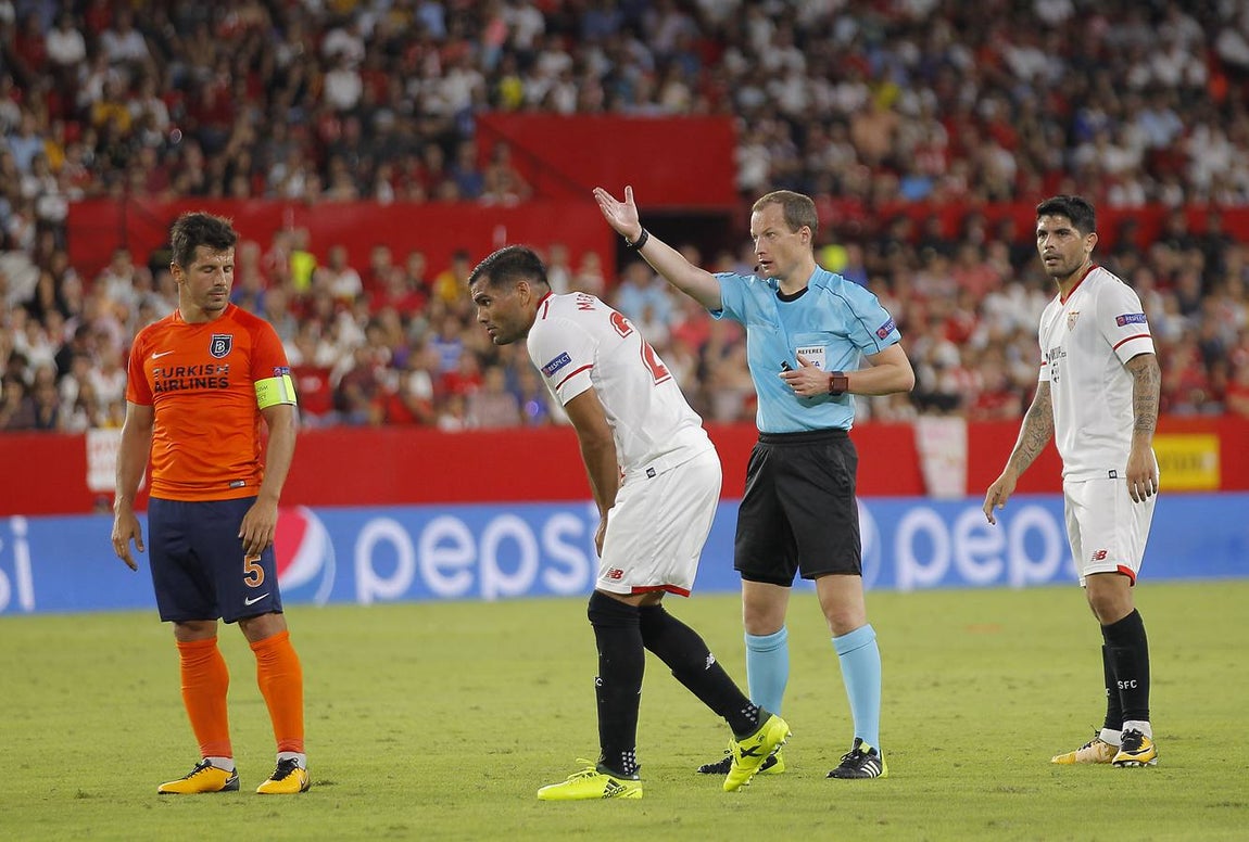 El encuentro entre el Sevilla FC y el Istambul Basaksehir, en imágenes