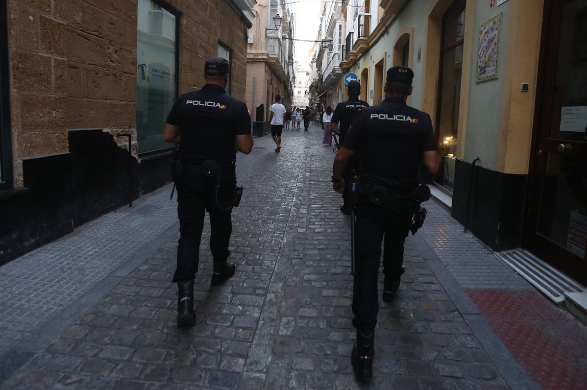 FOTOS: Medidas de seguridad en Cádiz tras los atentados