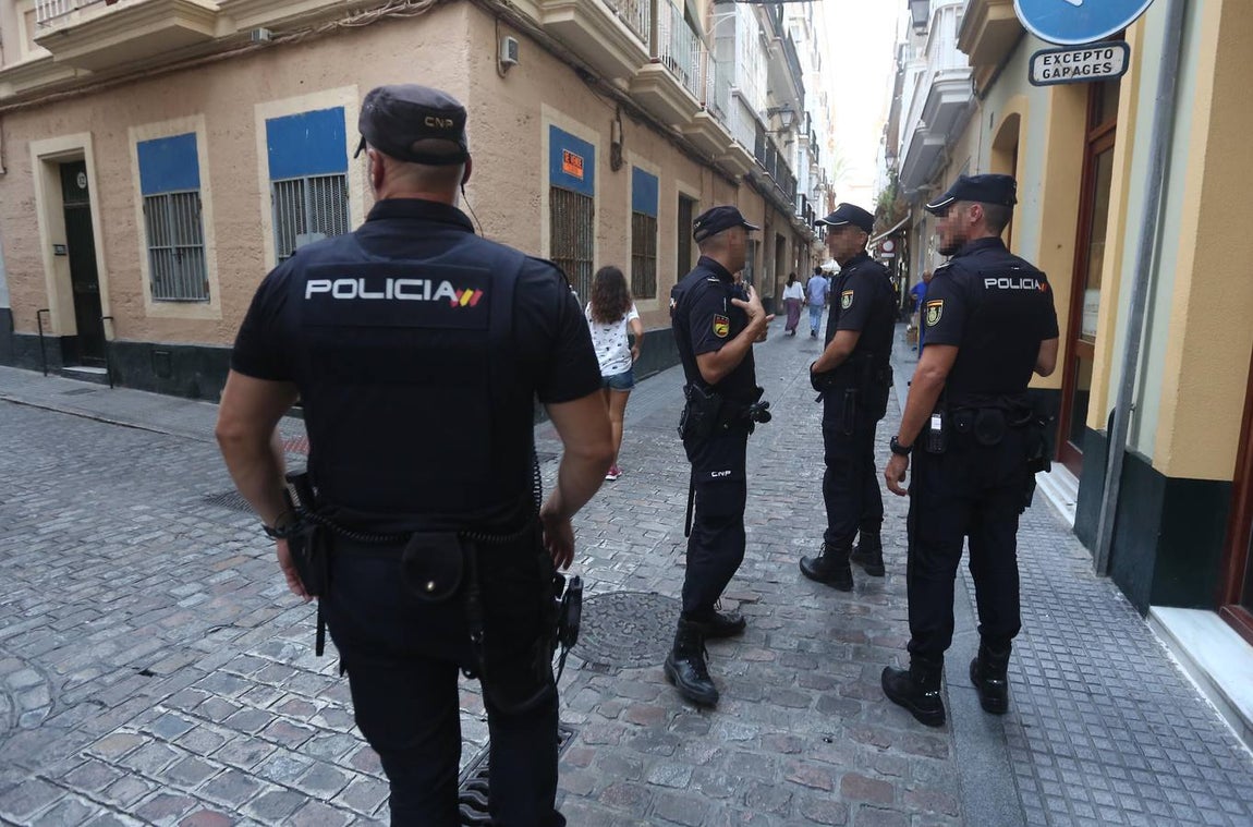 FOTOS: Medidas de seguridad en Cádiz tras los atentados