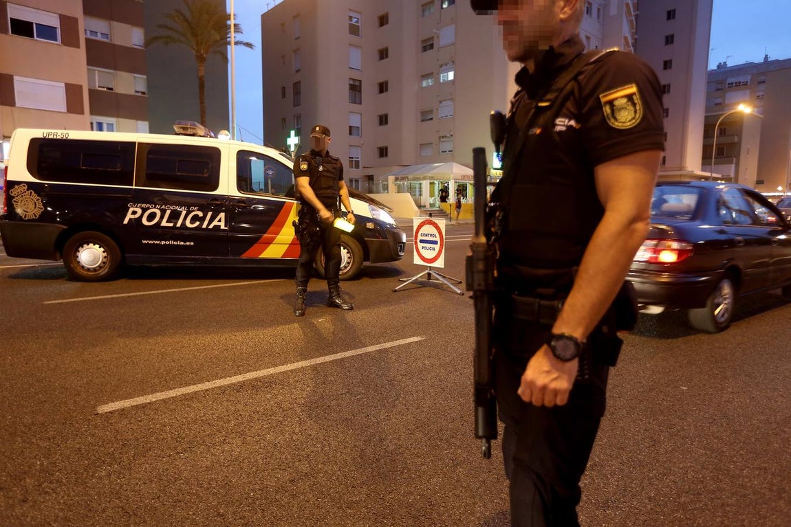 FOTOS: Medidas de seguridad en Cádiz tras los atentados