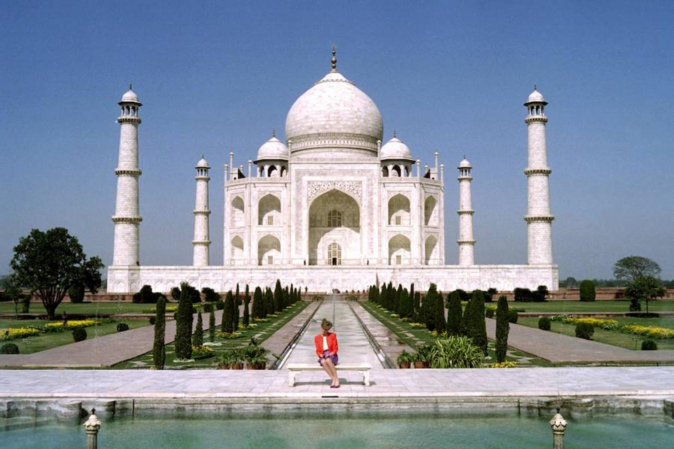 Lady Di posando frente al Taj Mahal. 