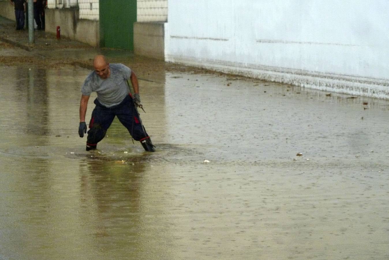 Una fuerte tormenta de quince minutos provoca inundaciones en Estepa