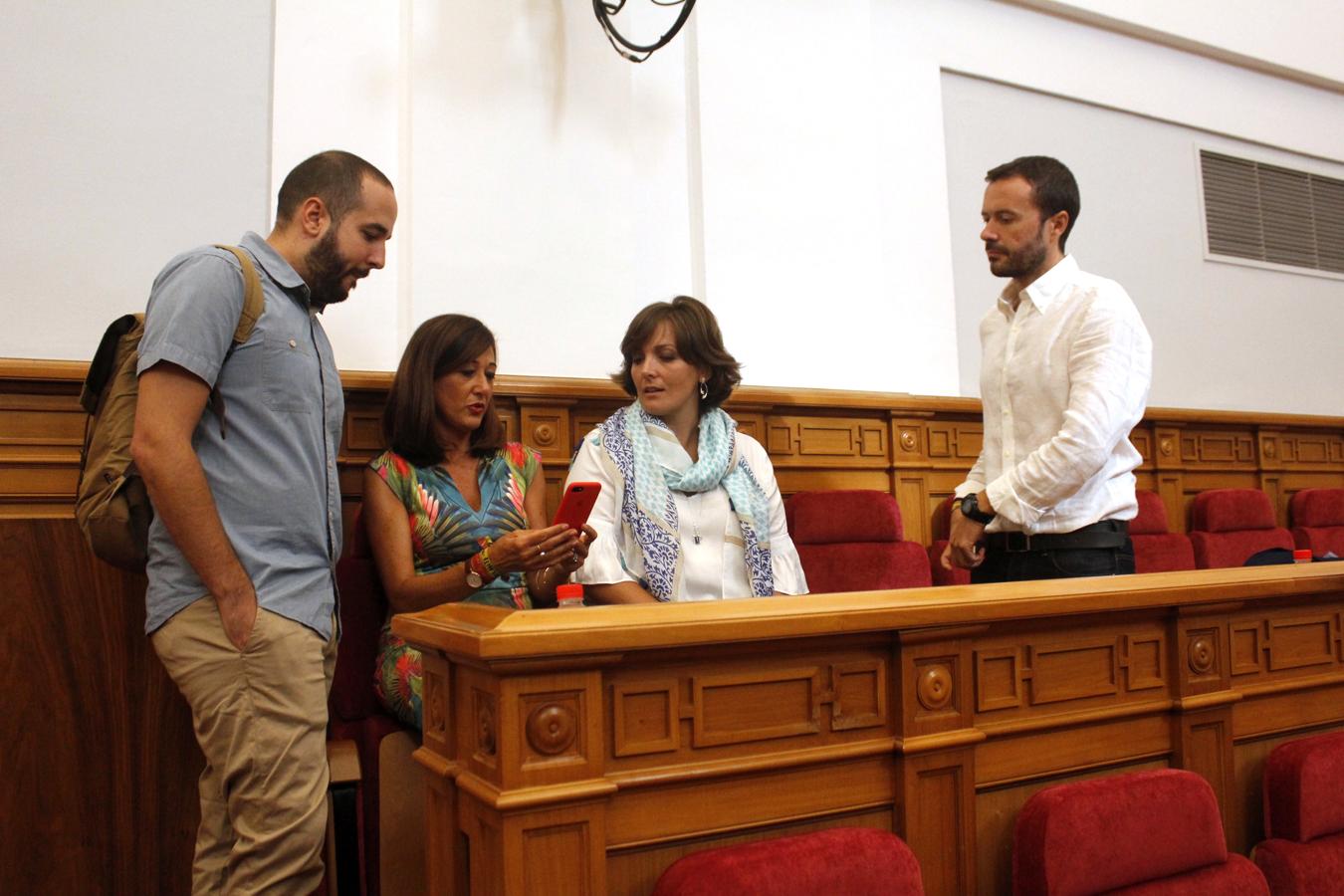 Arranca el Pleno de los Presupuestos con un minuto de silencio por Barcelona