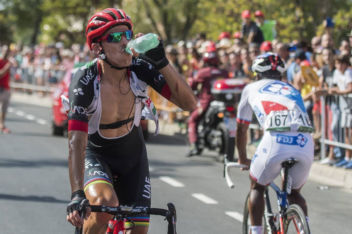 La llegada de la Vuelta Ciclista a España a Tomares, en imágenes