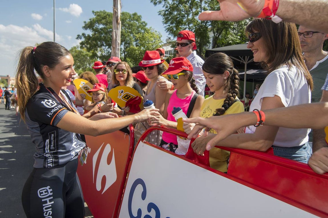 La llegada de la Vuelta Ciclista a España a Tomares, en imágenes