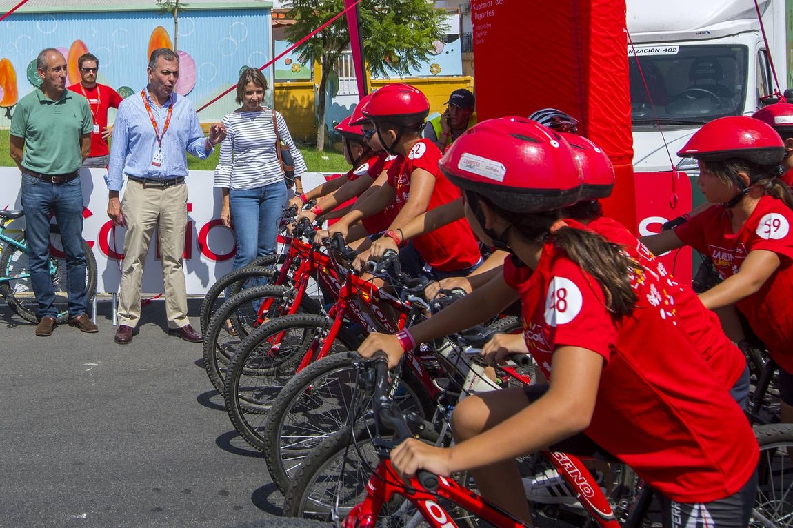 La llegada de la Vuelta Ciclista a España a Tomares, en imágenes