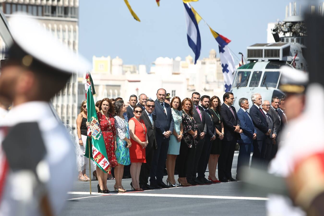 Imposición de la corbata de Cádiz al buque Juan Carlos I