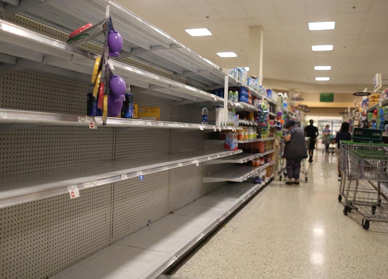 Un supermercado prácticamente vacío en Florida ante la compra de provisiones por la llegada inminente del huracán Irma. 