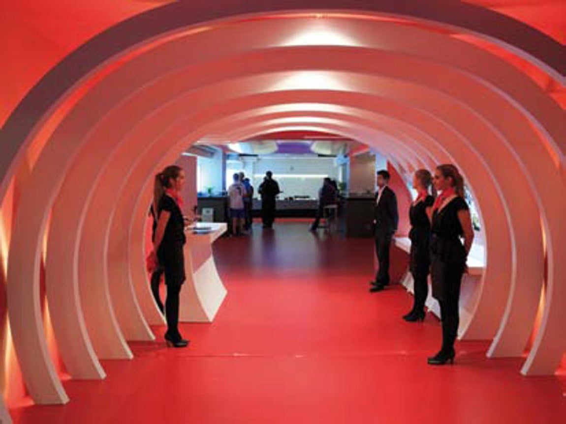 Santiago Bernabéu. En el área VIP, el abonado contará con guardarropa para asistir al espectáculo despojados de cualquier carga, butacas con vistas privilegiadas del terreno de juego y azafatas a disposición de los aficionados