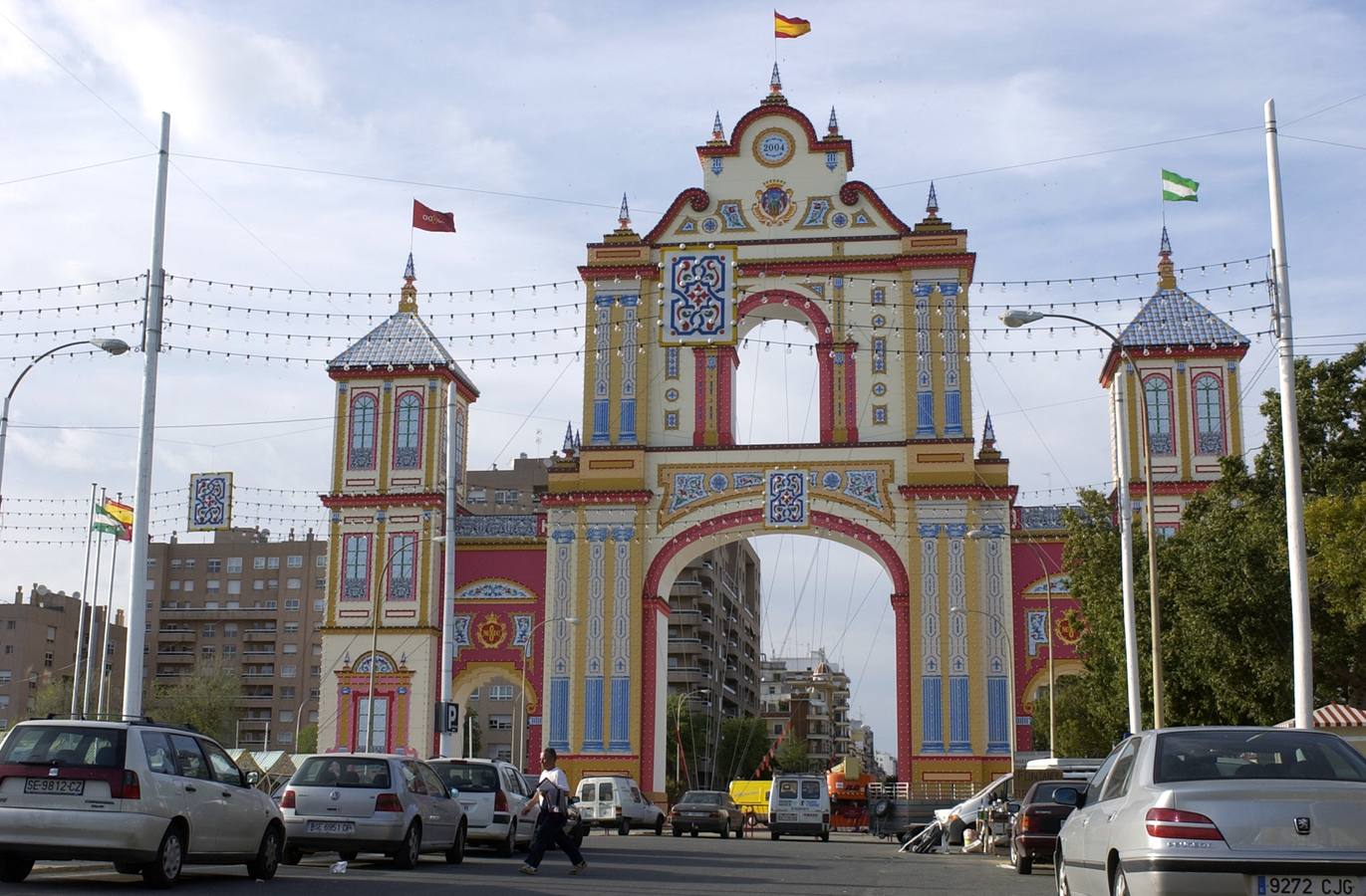 Portada de la Feria de Abril de 2004. El pintor Ricardo Suárez fue el creador de la portada de 2006, la cual llamó «Palco del Príncipe 29», que recogía el palco central del coso taurino de la Real Maestranza de Sevilla