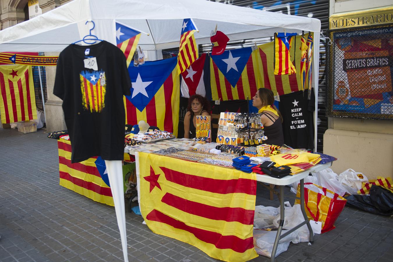 Un puesto de venta durante la Diada de 2016 en Barcelona. 