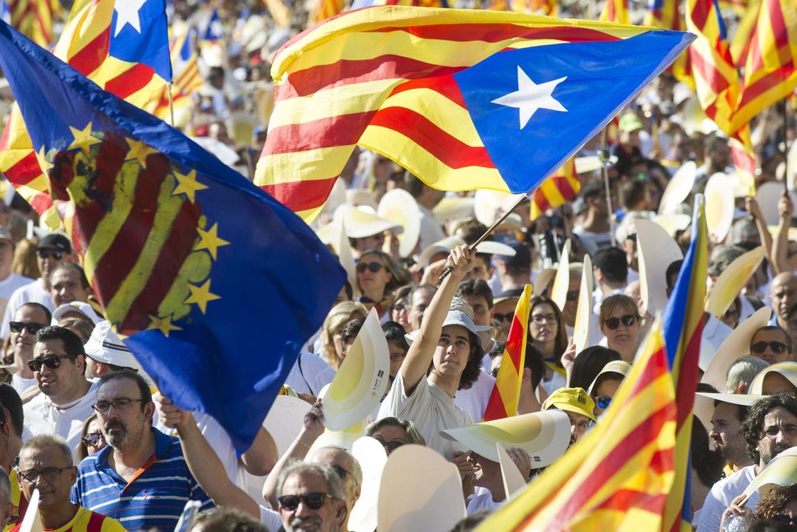 Marcha para celebrar la Diada de 2016 en las calles de Barcelona. 