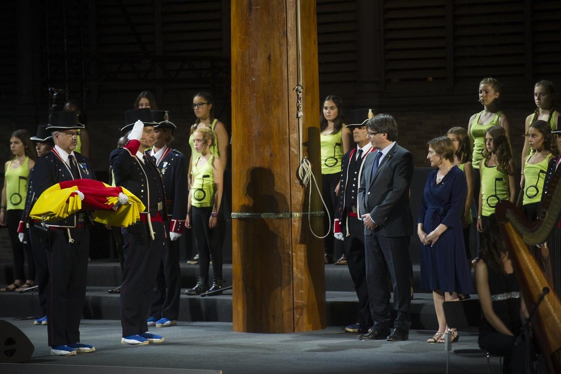El presidente de la Generalitat, Carles Puigdemont, durante uno de los actos de la Diada de 2016. 