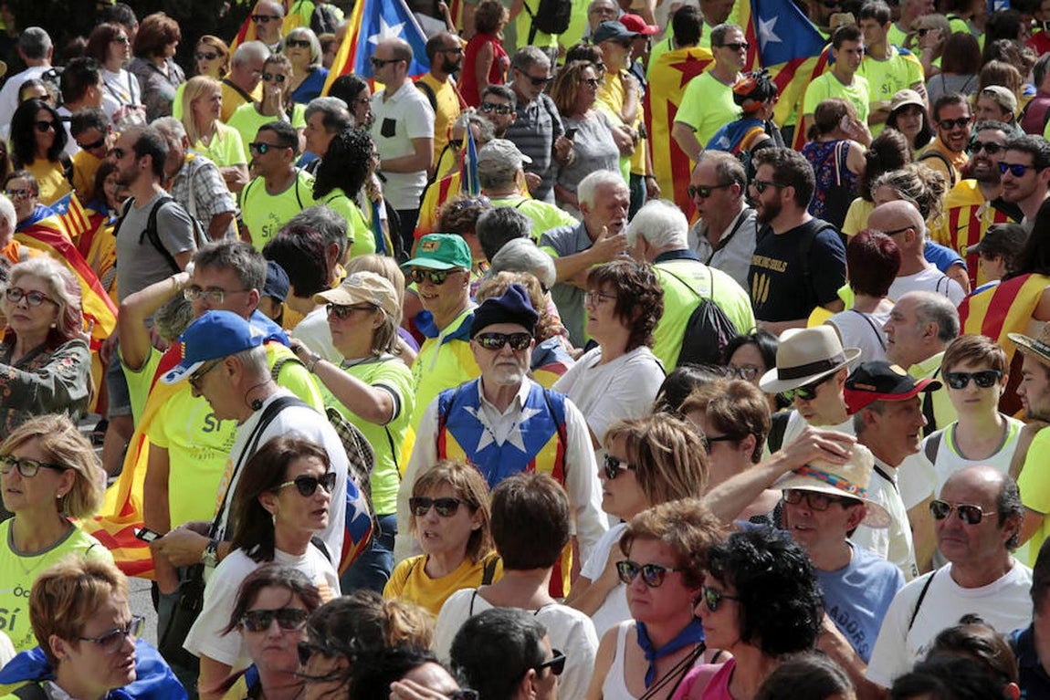Asistentes en la calle Argón. 