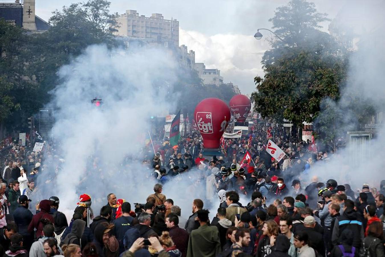 Varios sindicatos, encabezados por la CGT, participan en una primera jornada de huelgas y manifestaciones. 