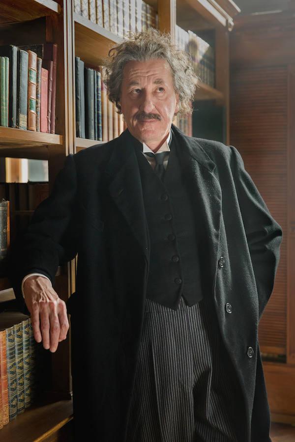 Geoffrey Rush («Genius»). Mejor actor protagonista de miniserie o tv movie.
