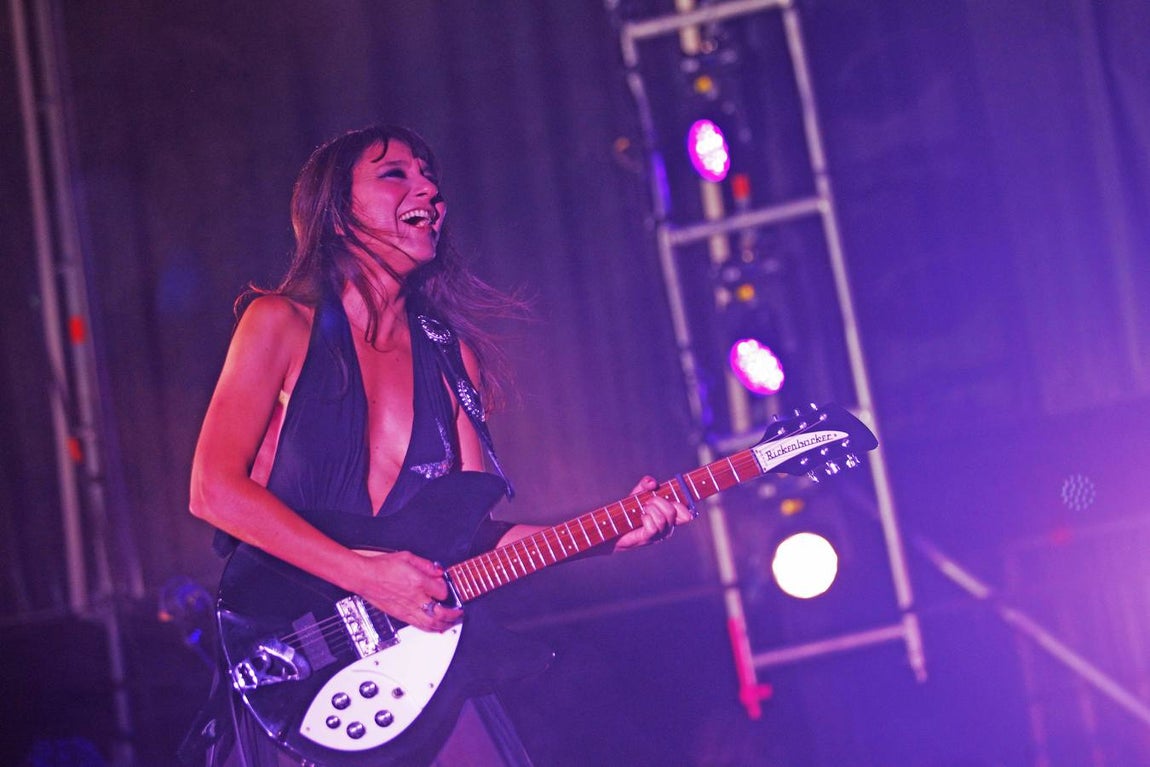 Las mejores imágenes del vibrante concierto de Amaral en Sevilla