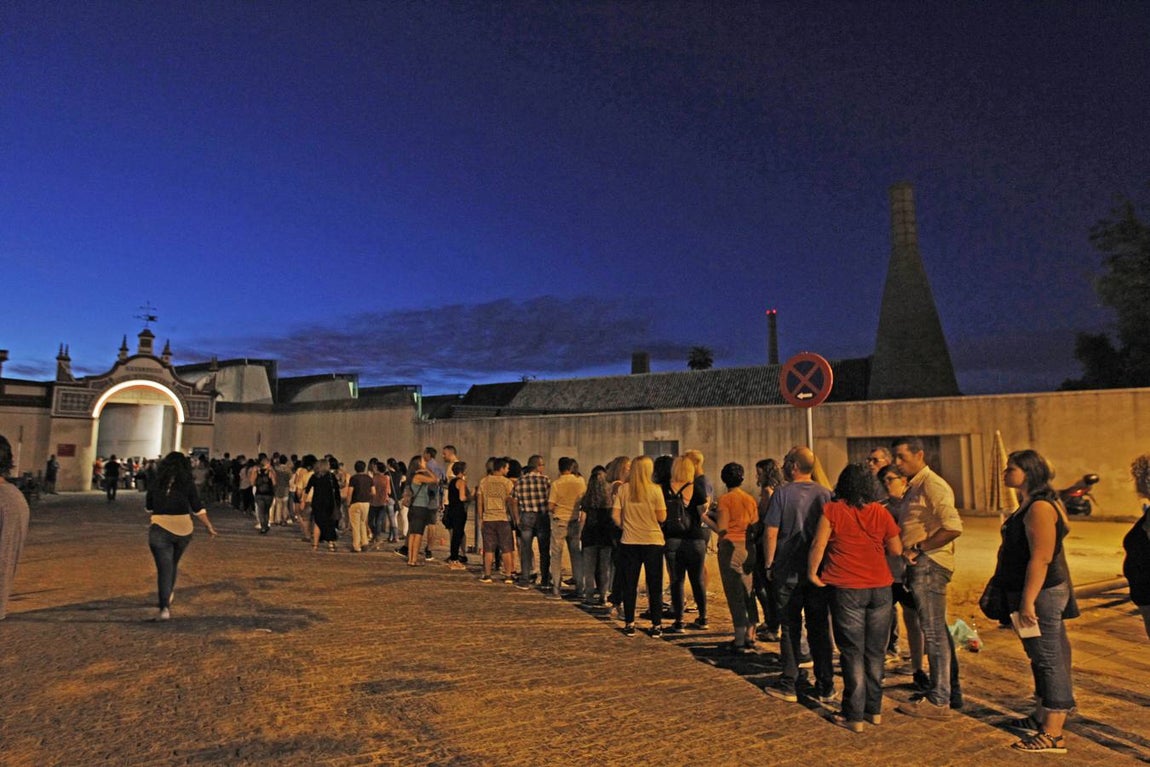 Las mejores imágenes del vibrante concierto de Amaral en Sevilla