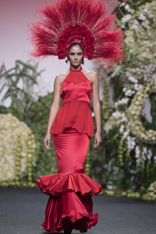 Su tierra por bandera, y sus oros y estampados como estandarte. 